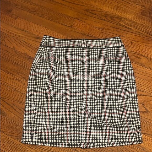 Banana Republic Dresses & Skirts - Banana Republic Black and White Plaid Pencil Skirt